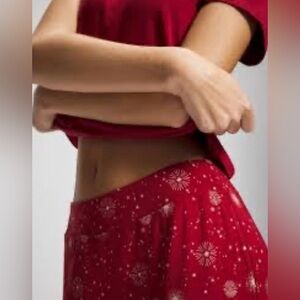 🆕 Soma Cool Nights pajama shorts in red with snowflakes size small